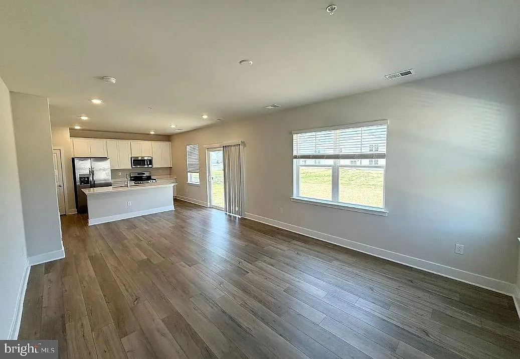 4 bed, 2.5 bath, 1778 sqft, $2,650 — Photo 2