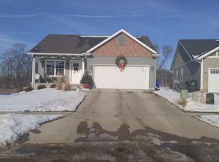 2152 Sugar Creek Dr NW, Cedar Rapids, IA 52405