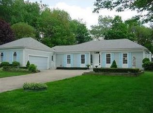 6100 Whiteford Dr, Highland Heights, OH 44143