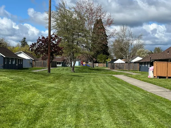 Churchill Village Apartments