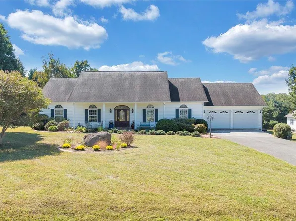 103 Par Five Ln, Hardy, VA 24101