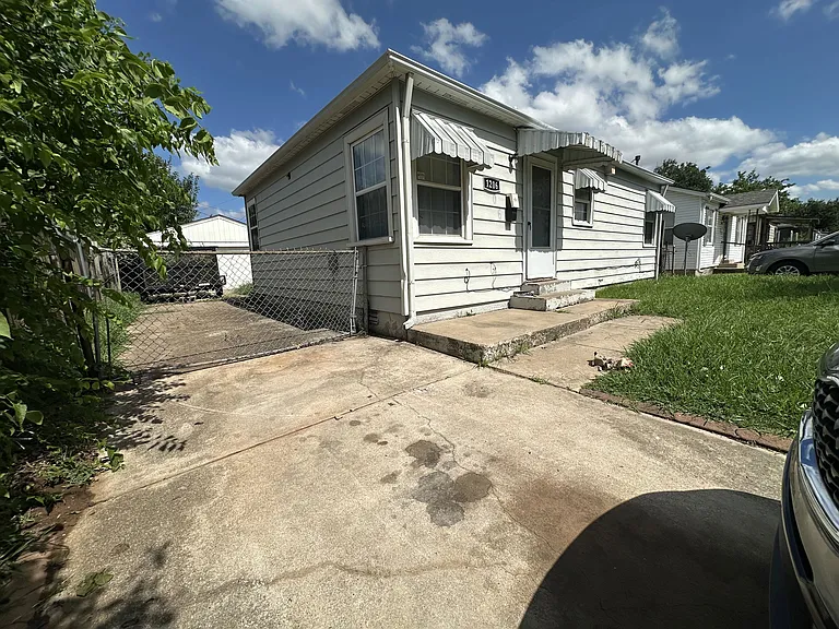 1206 Sandra Dr — Photo 2
