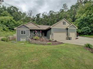 N5955 Apple Blossom Trl, Onalaska, WI 54650