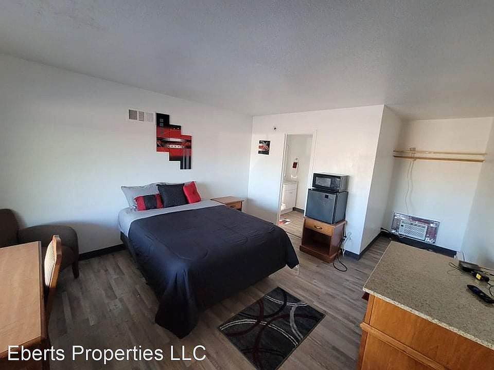 1st image of 1223 W 12th St #35