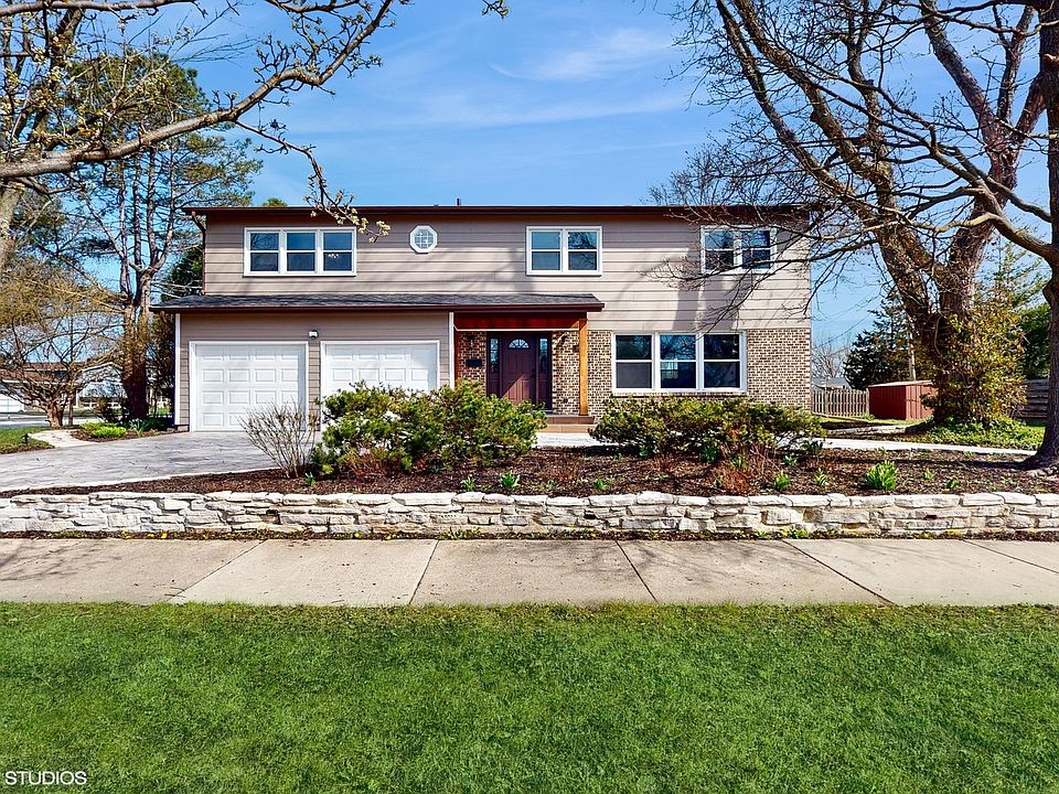 1st image of 104 W Canterbury Dr