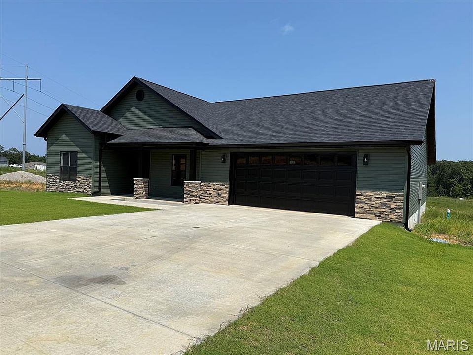 1st image of 326 Kearbey Dr