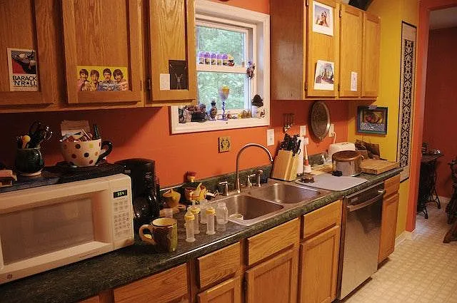3 bed, 1300 sqft, $2,400 — Photo 4