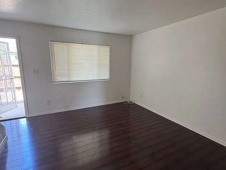 2813 N Mountain Ave — Photo 3