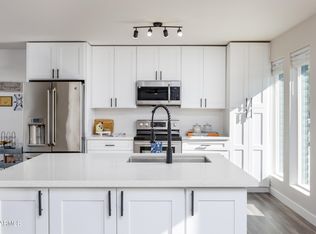 2936 W Michelle Dr, Phoenix, AZ 85053