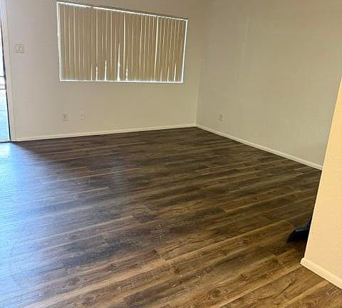 4th image of 3810 N MARYVALE Parkway #1049