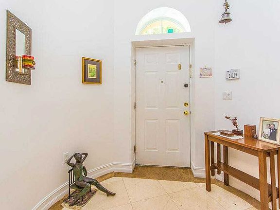 4th image of 18440 NE 30th Ct #18440