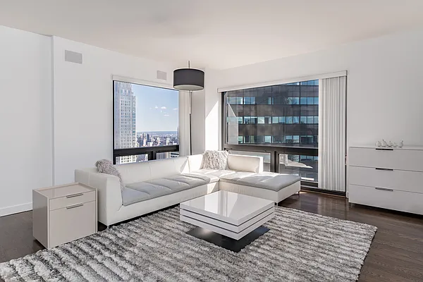 Rented by R New York | media 17