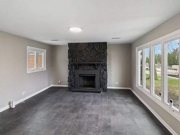 4th image of 9139 Robinson Ave