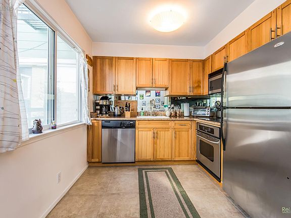 5th image of 25 Camp St APT 2