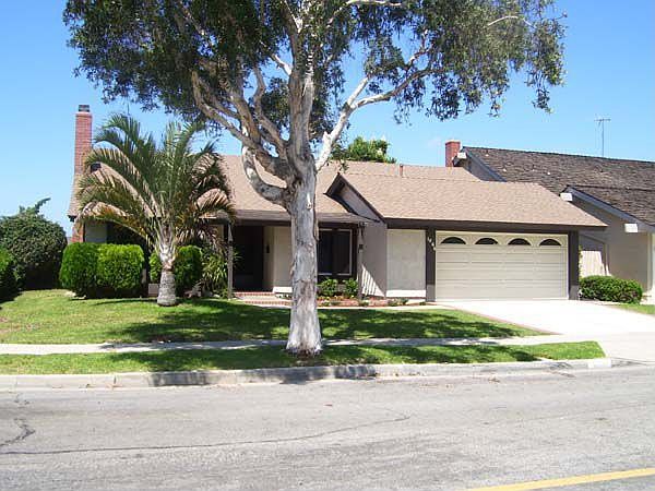 Single Story In Great Mesa Verde Neighborhood