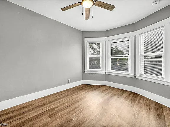 Large 3 Bedroom clean unit recently renovated — Photo 3