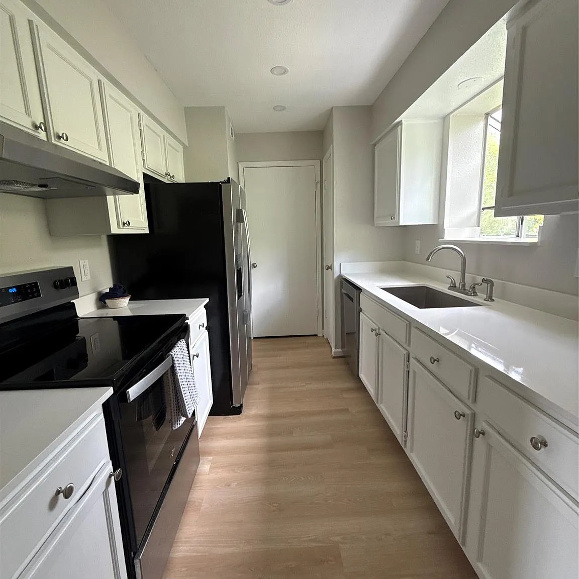 2 bed, 2.0 bath, 1068 sqft, $1,600 — Photo 2