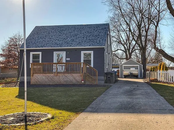 1508 Southlawn Dr, Des Moines, IA 50315