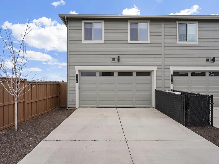 3718 NE Petrosa Ave — Photo 24