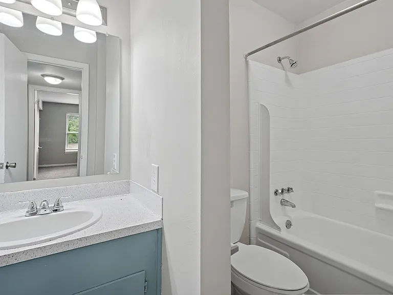 The Highlands Apartments — Photo 17