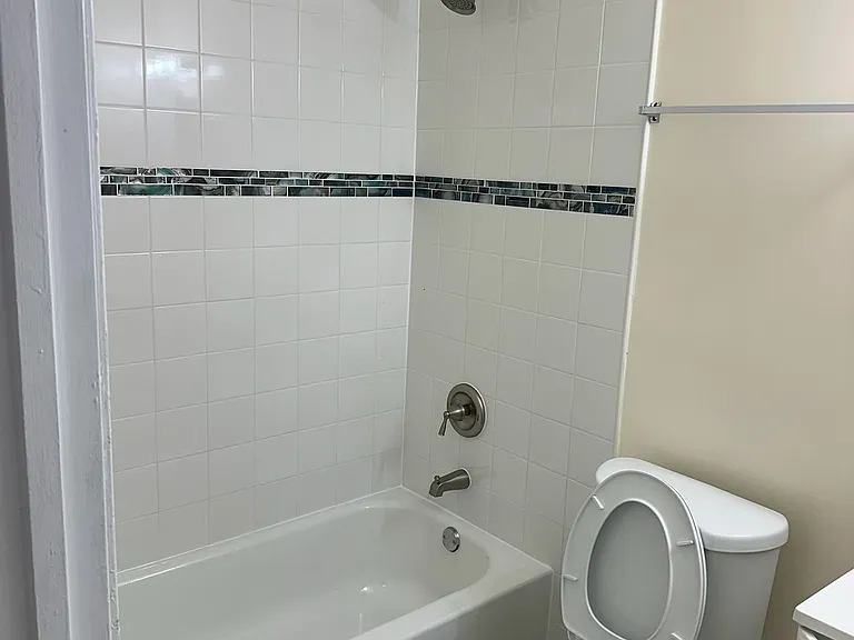 1846 N Green Ln S #1B — Photo 4