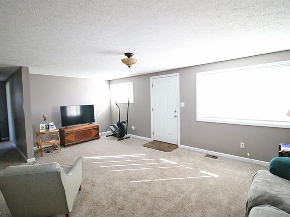 3rd image of 859 Diane Ave