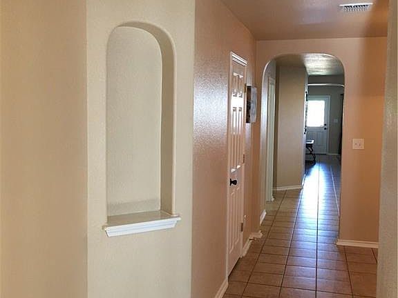 4th image of 2469 Medina Dr