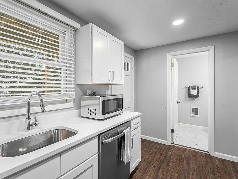 360 Thames St — Photo 21