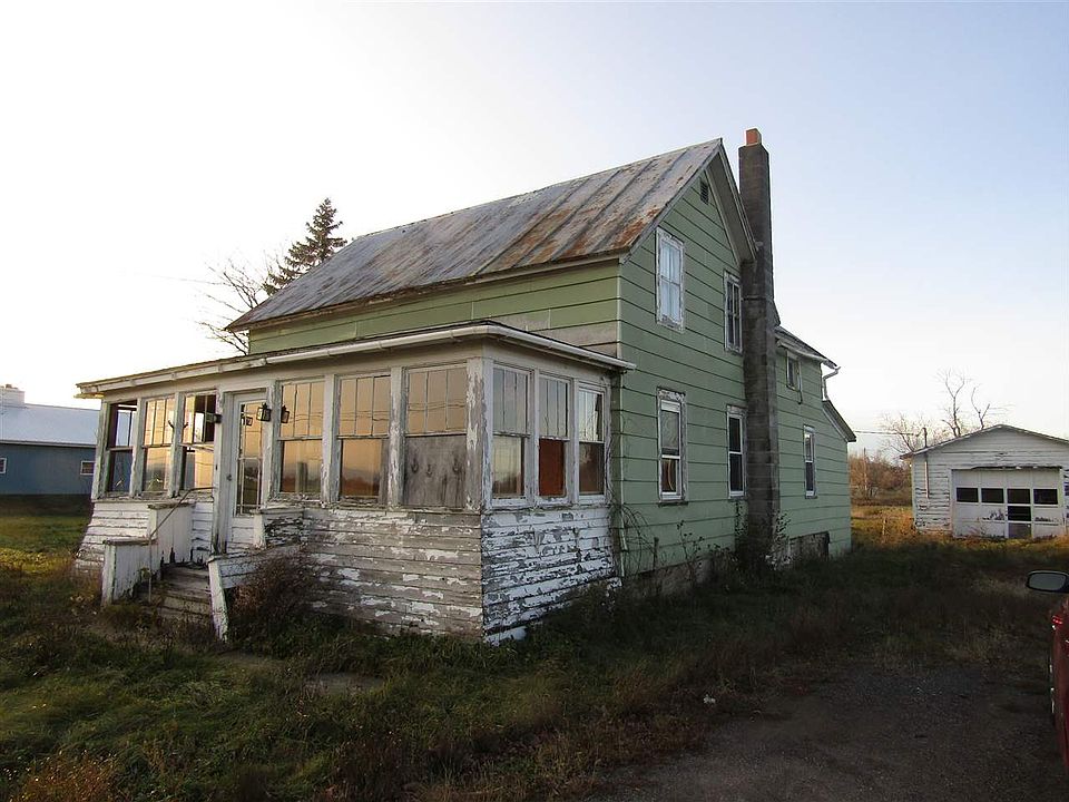 1st image of 320 Lake St