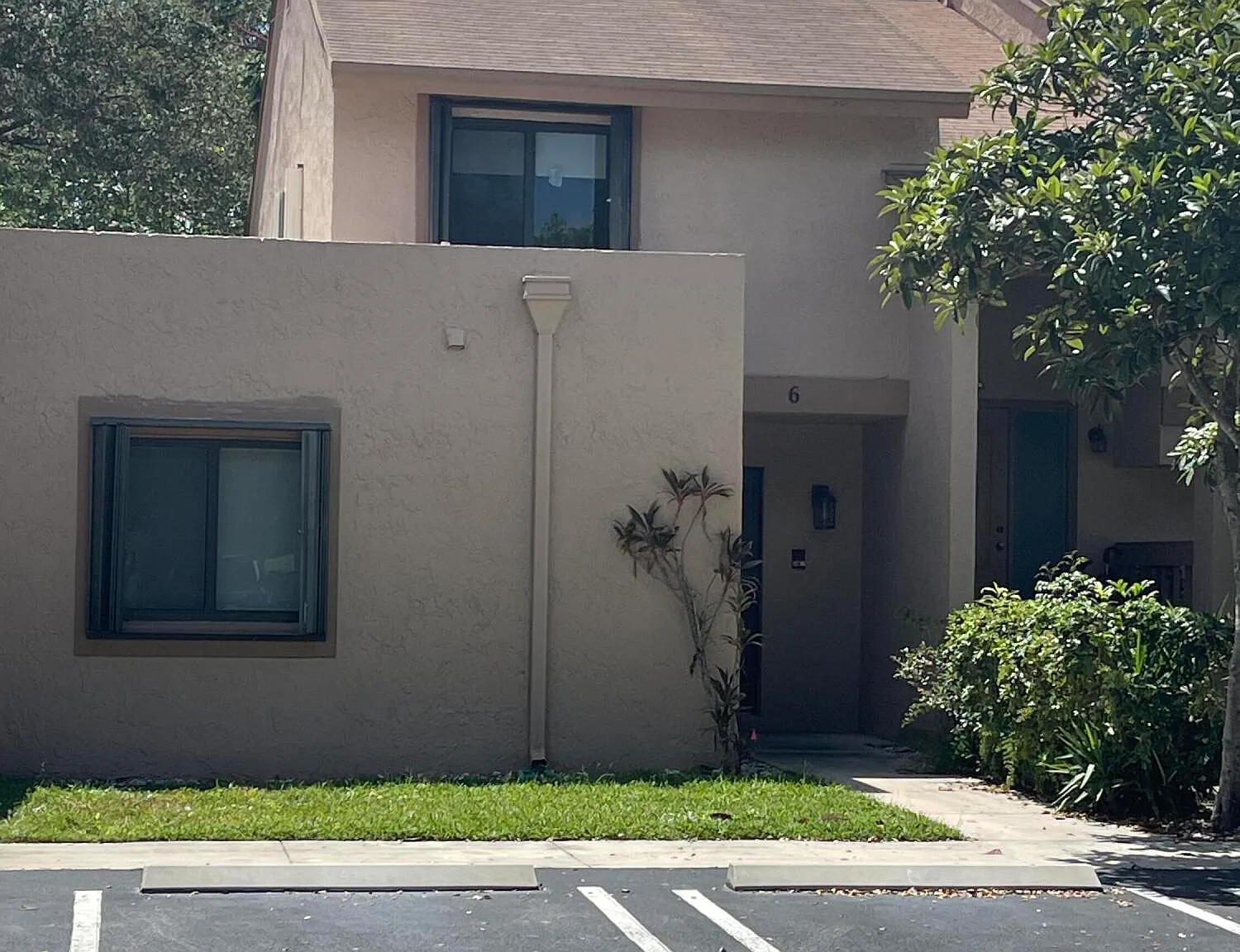 3 bed, 2.0 bath, 1324 sqft, $3,750 — Photo 1