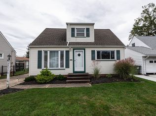 28958 Homewood Dr, Wickliffe, OH 44092