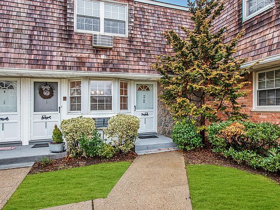 3rd image of 3228 Wilshire Ln