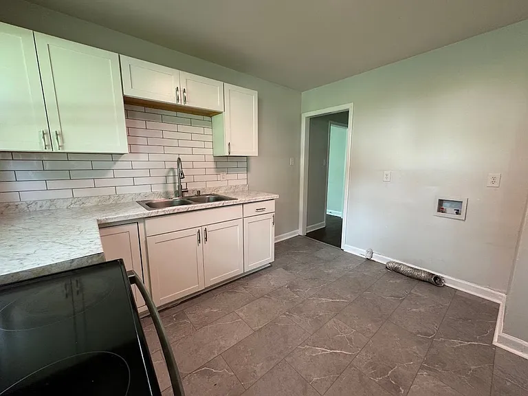127 Lawrence St — Photo 14