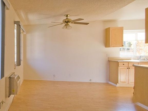 3rd image of 405-407 E Oak St #405A