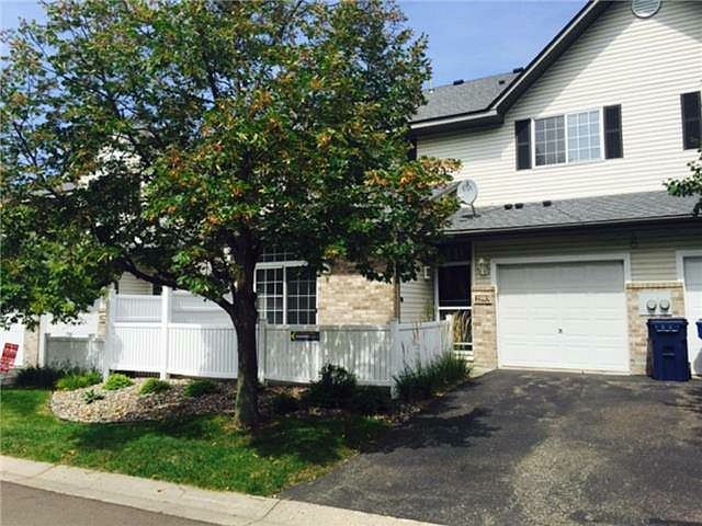 Beautiful Townhome. Located near Carver Lake. School Distric