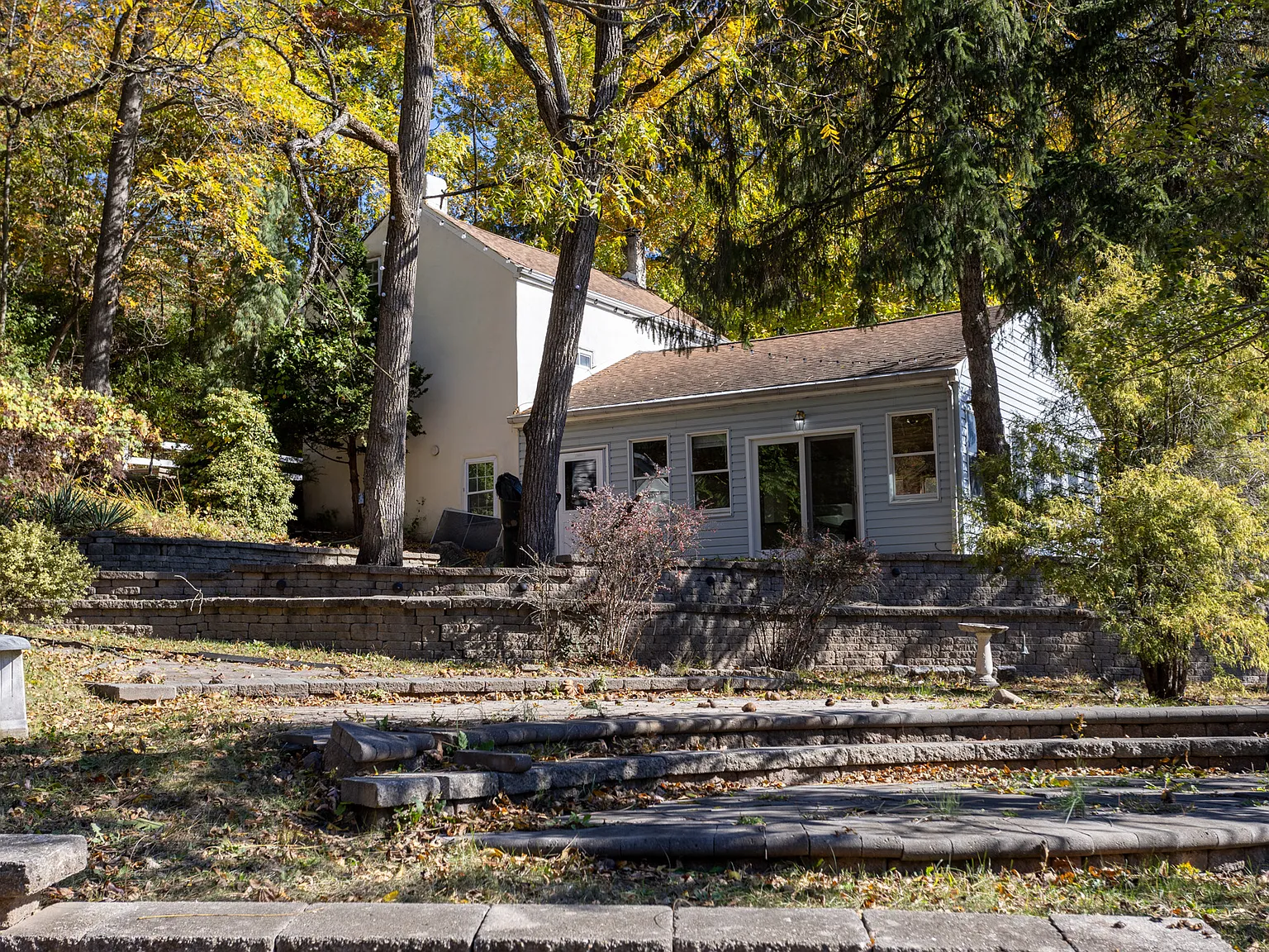 423 W Bristol Rd — Photo 1