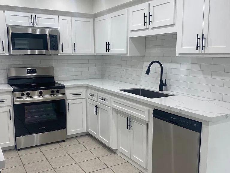 The Corinthian Apartments — Photo 21