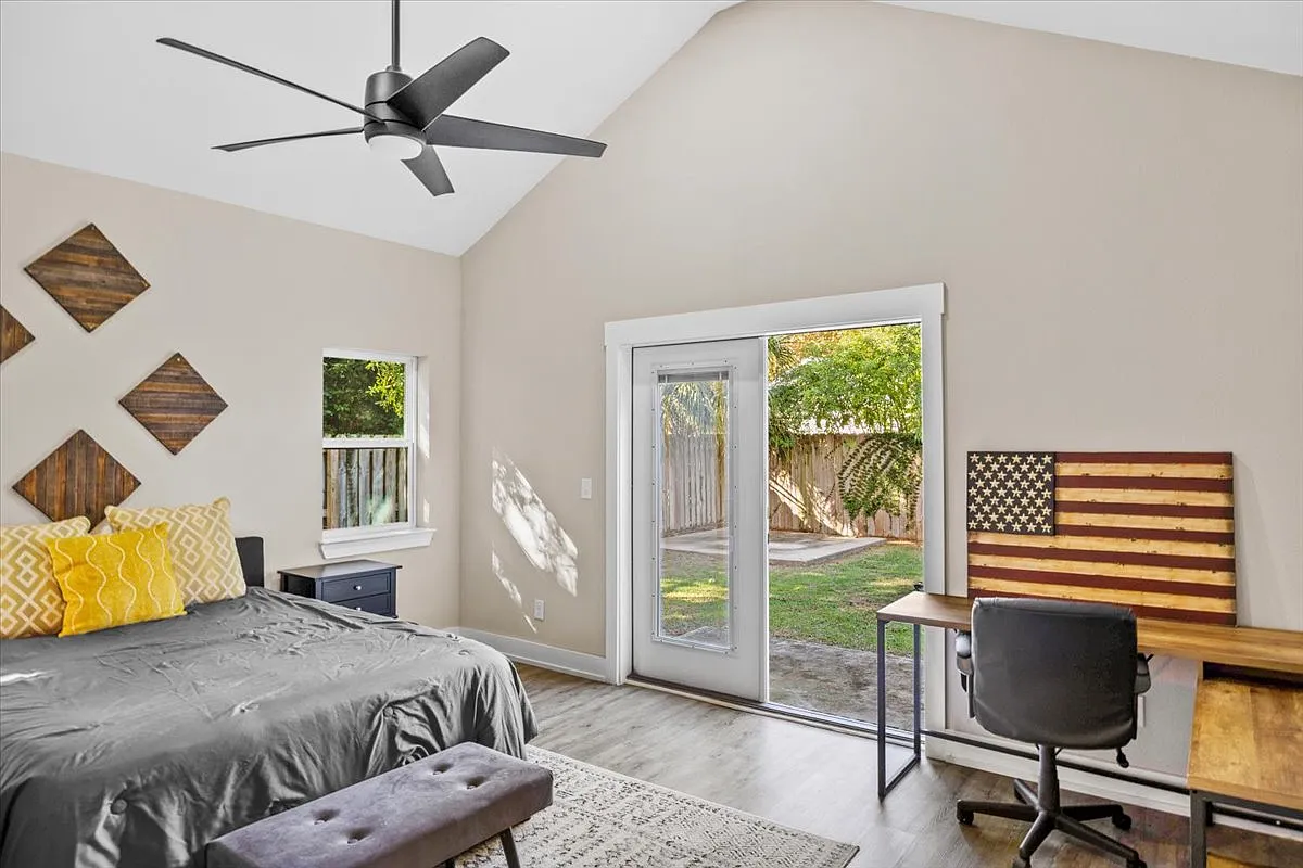 1 bed, 700 sqft, $2,400 — Photo 2