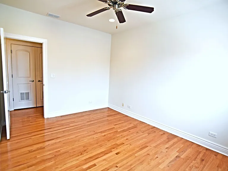 5140 N Clark St — Photo 14