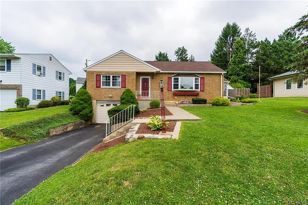 738 Henry Dr photo 1