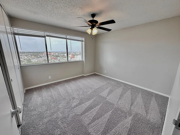 The Regency Apartments — Photo 152