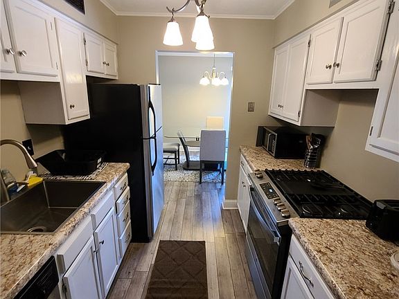 5th image of 1335 Forest Green Dr