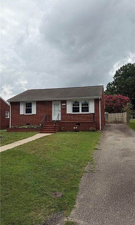 1st image of 207 Macarthur Ave