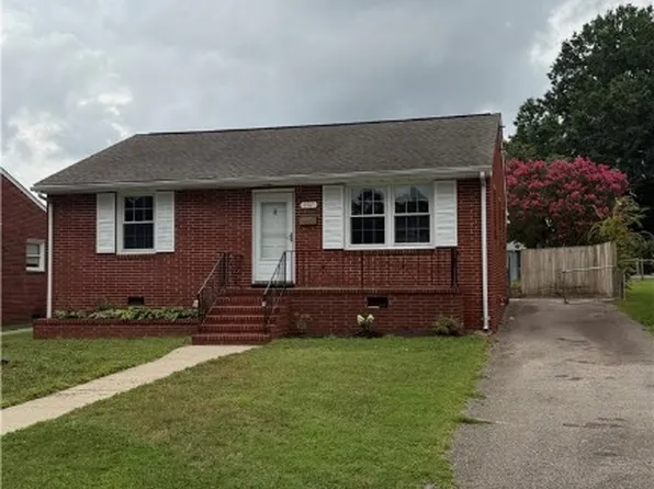 207 Macarthur Ave, Colonial Heights, VA 23834