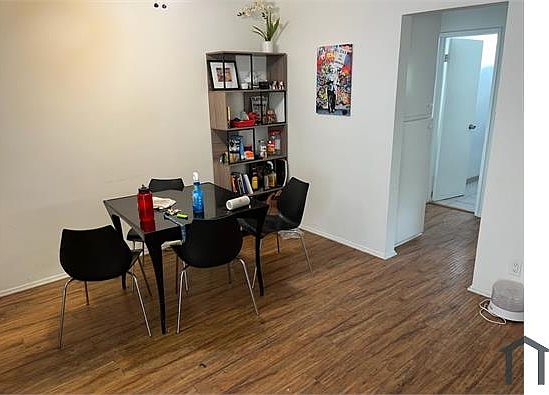 2nd image of 1610 Barry Ave APT 2