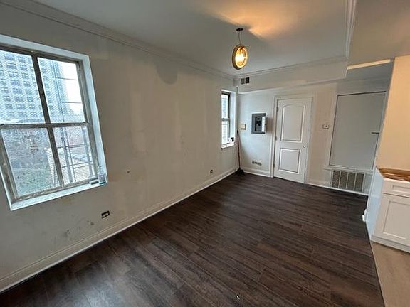 5th image of 5206 S Harper Ave #3B
