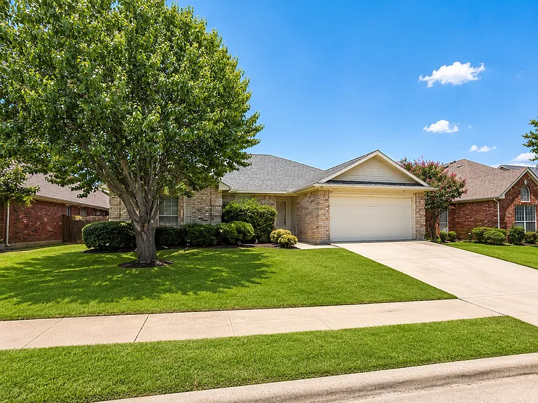 203 Kenosha Ln — Photo 3