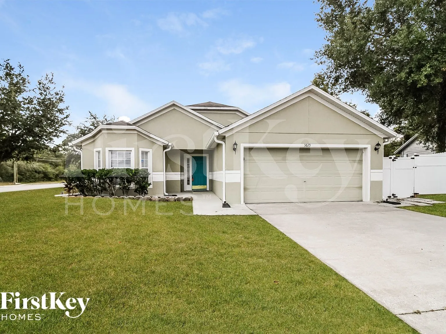 3 bed, 2.0 bath, 1597 sqft, $2,295 — Photo 2