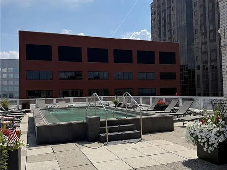314 N Broadway St #502 — Photo 11