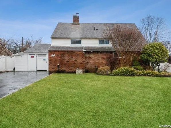 55 March Lane, Westbury, NY 11590